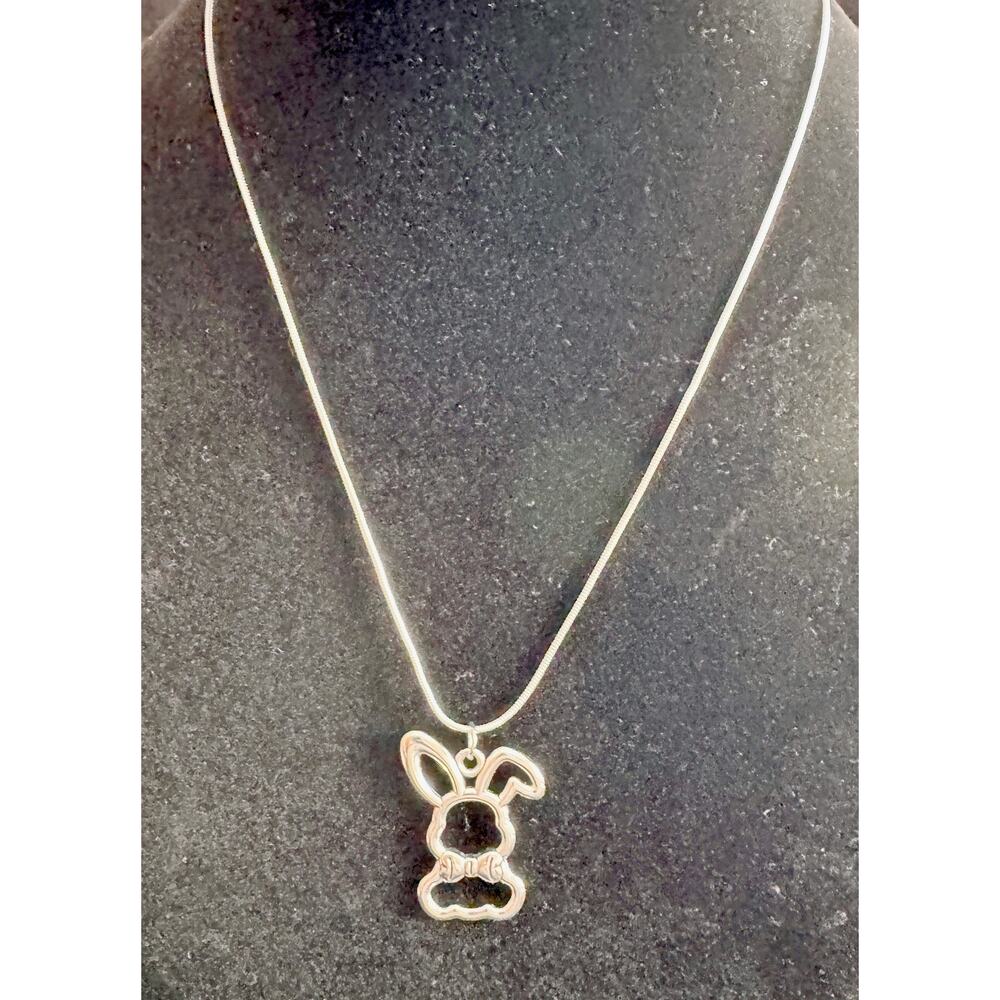 Silver Bunny Rabbit Pendant on an 18 Inch Small Snake Chaiirn N144